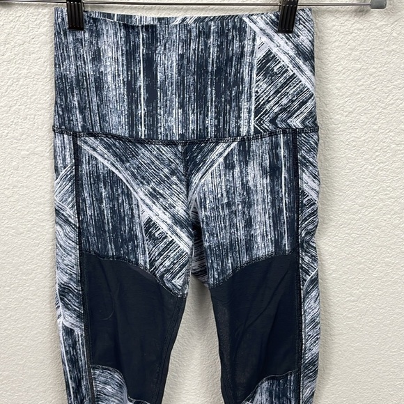 Lululemon Hot To Street Pant Heat Wave White Black Black Sheer Mesh Sz 2 - Picture 3 of 16